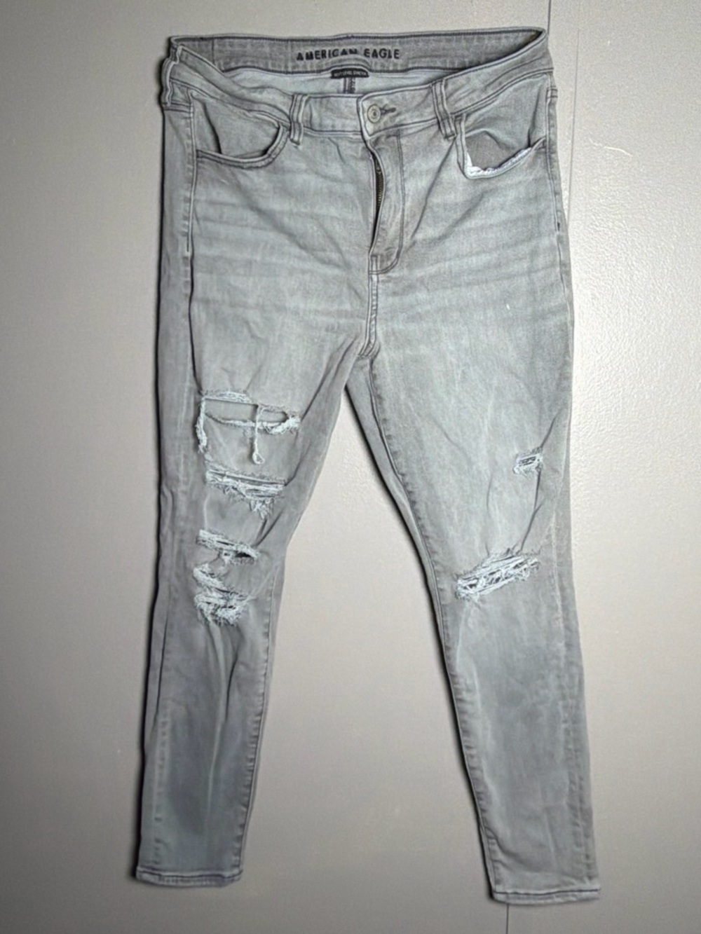 American Eagle Outfitters Light Gray Distressed Skinny Jeans